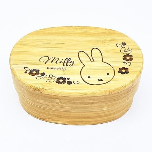 ミッフィーと一緒にランチを。愛らしいミッフィーのデザインがされたお弁当箱や保冷バッグです。