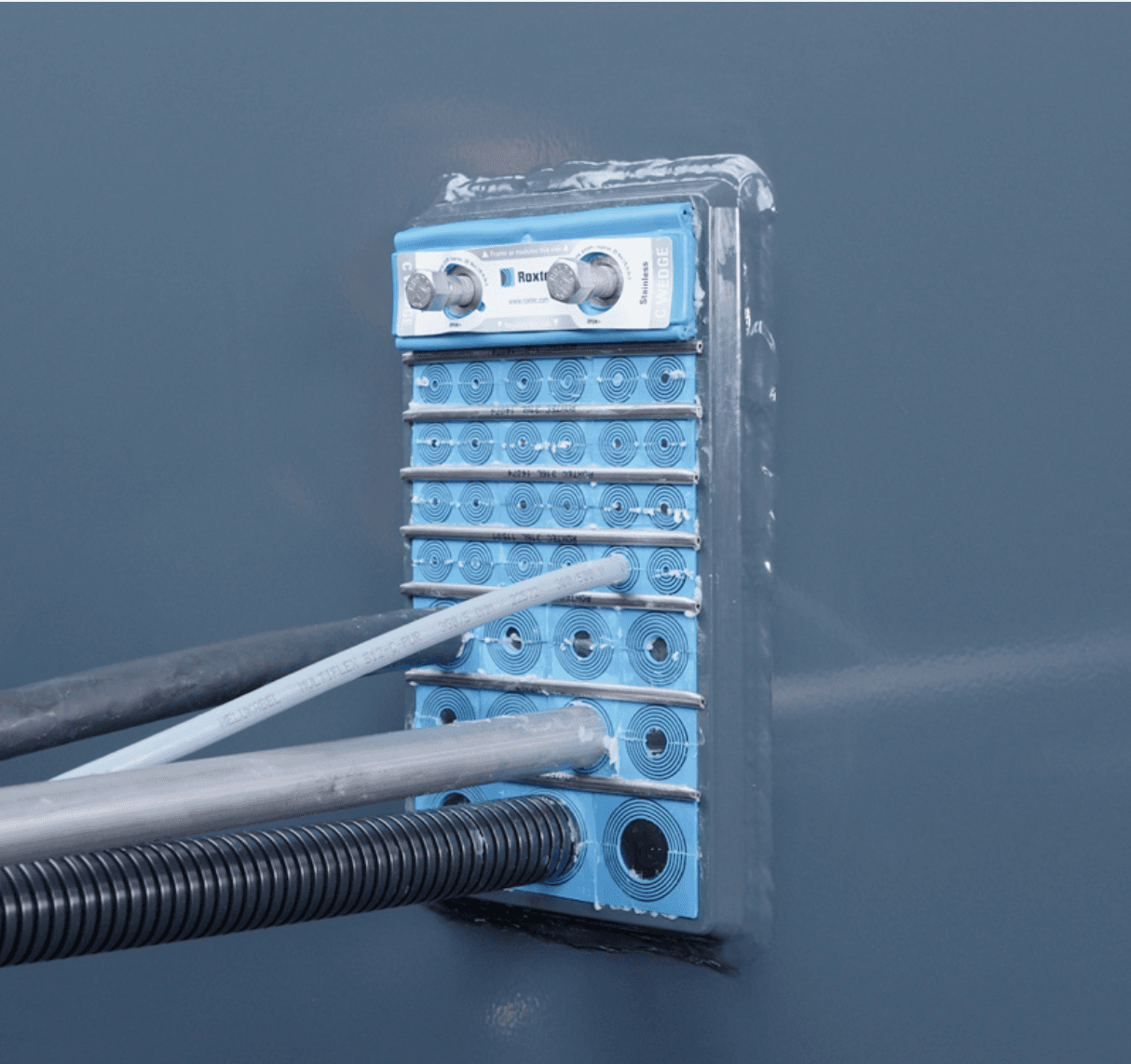 Roxtecの鉄道車両用モビリティ貫通部シールが重量、スペース、安全性を最適化へ