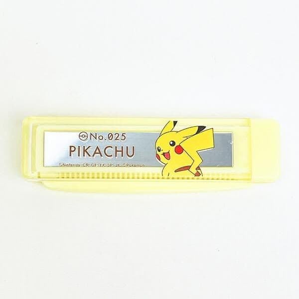 身だしなみはポケモンにおまかせ!1台2役のミラー付きコームがスリムで持ち運びに便利