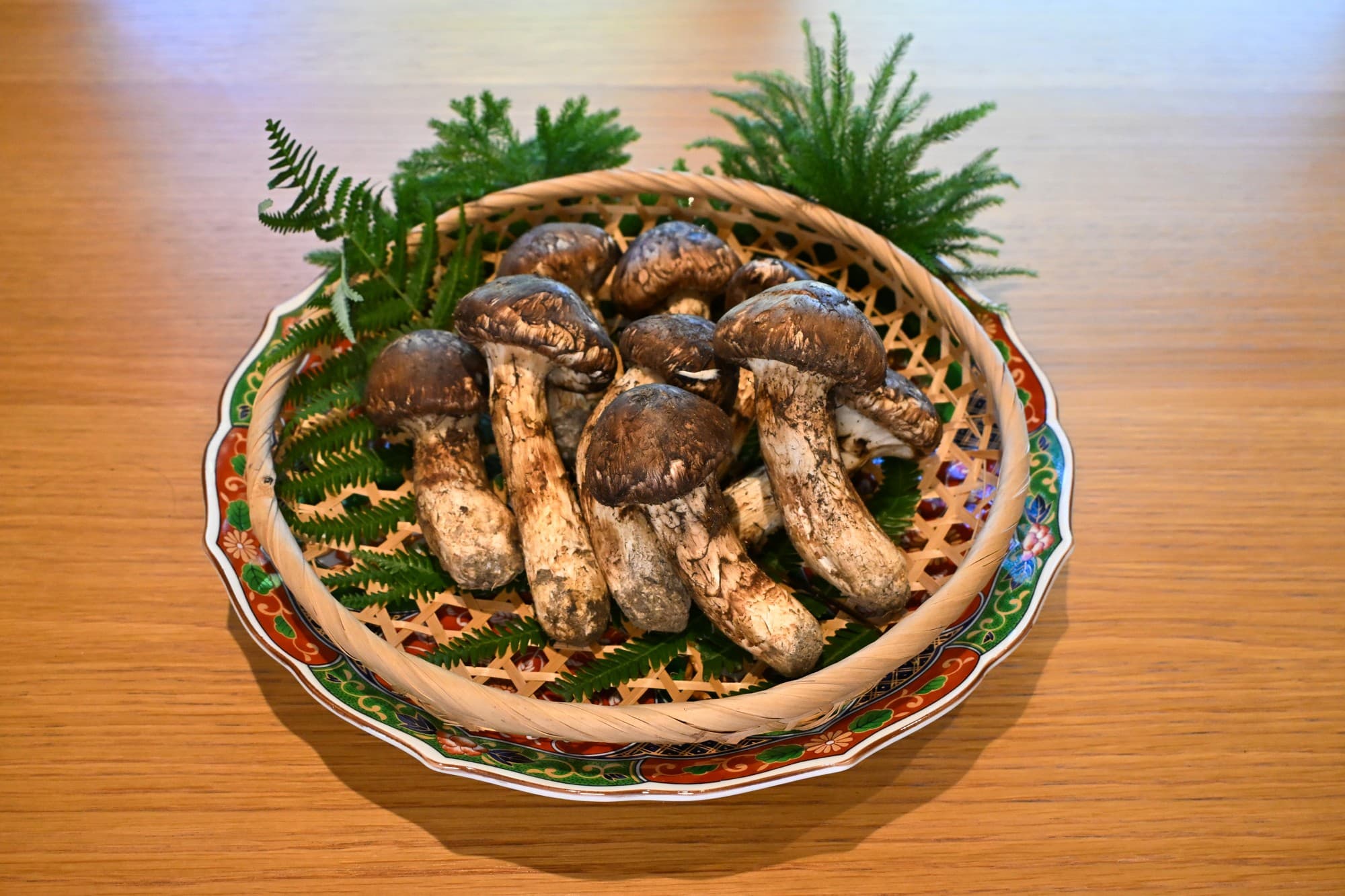 100年前の重要⽂化財で、究極の『松茸すき焼き』体験を開始─  京都『⾁のひろ重 御池之』が国産松茸(3万円相当)を期間限定オプション販売で『⼀⽣に⼀度の京都体験』