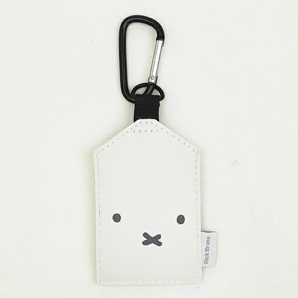 ミッフィーの窓付きタイニーポーチ。パスケースやアクスタ収納にぴったり!