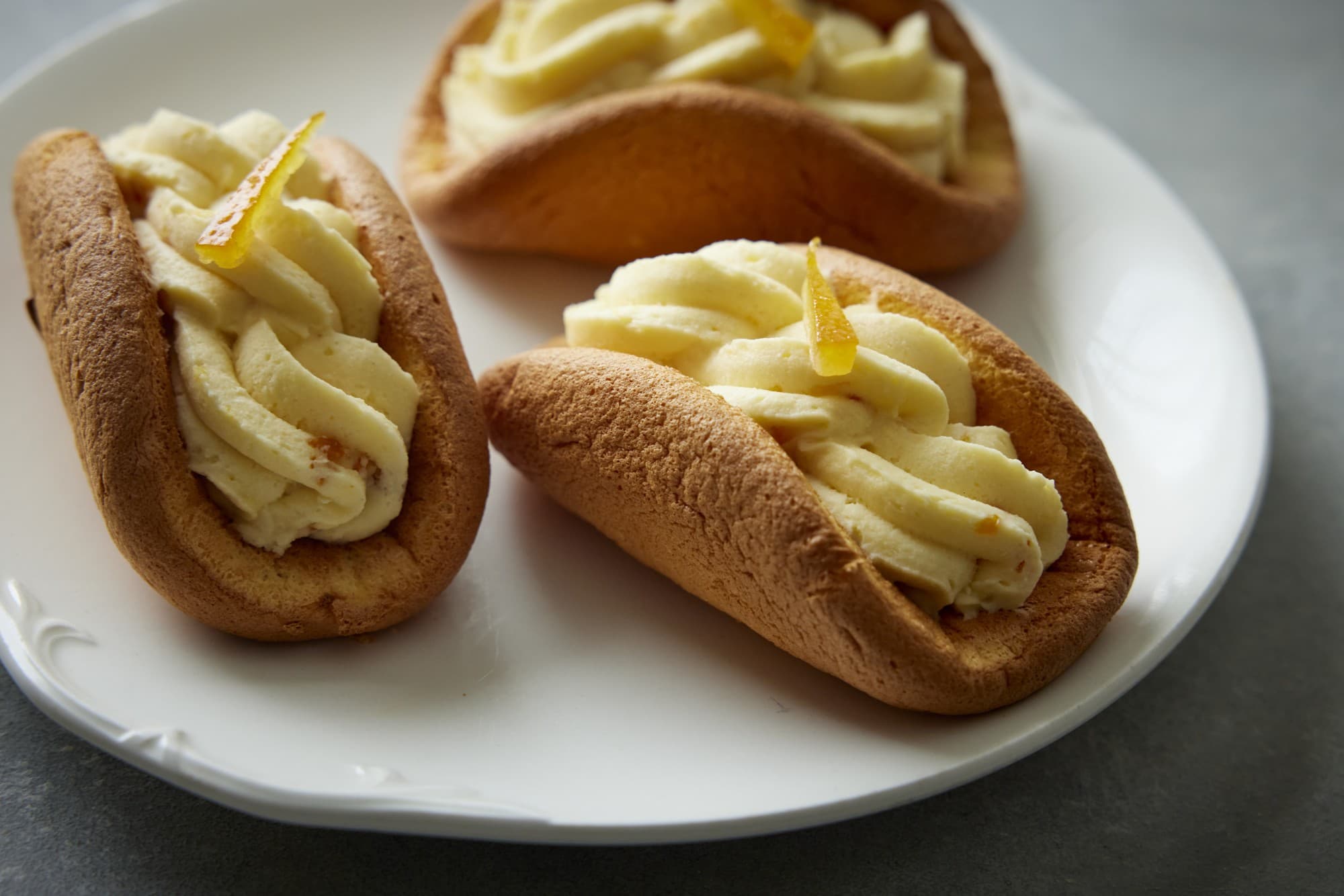 エシレ・マルシェ オ ブール(大阪・阪急うめだ本店)より大人気商品 「オムレット・オランジュ」が5年ぶりに期間限定で販売再開 バタークリームにオレンジが爽やかに香る夏のオムレット