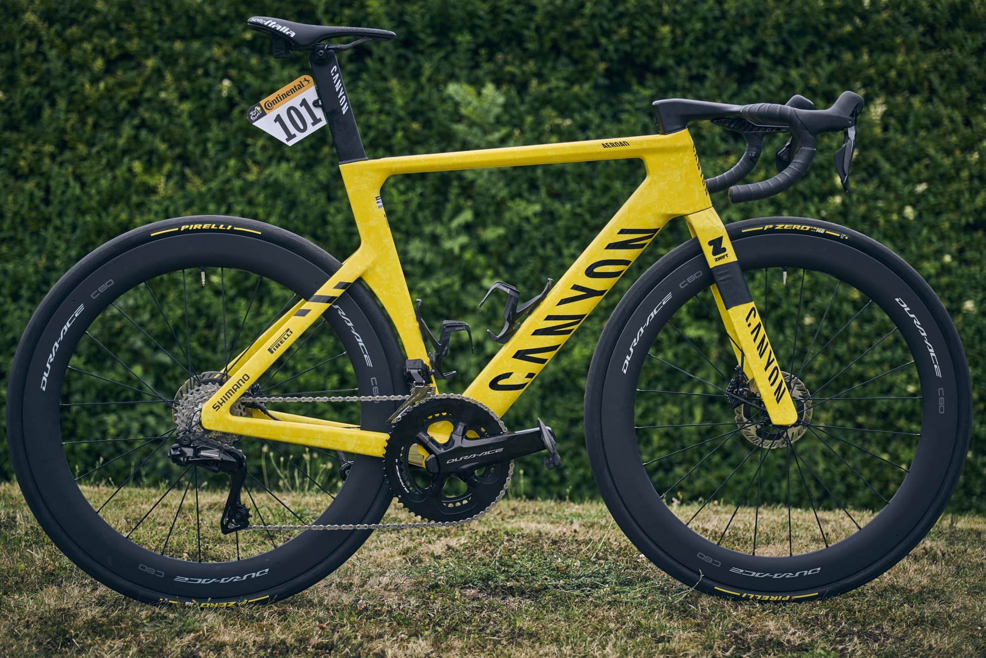 キャニオン エアロードCFR、ツール・ド・フランス開幕2連勝 - 「MyCanyon」カスタムバイクで選手の勝利を祝福