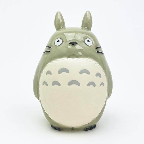 となりのトトロの磁器ドール。上質な陶器と愛らしい見た目はナチュラルなインテリアとも相性抜群です。