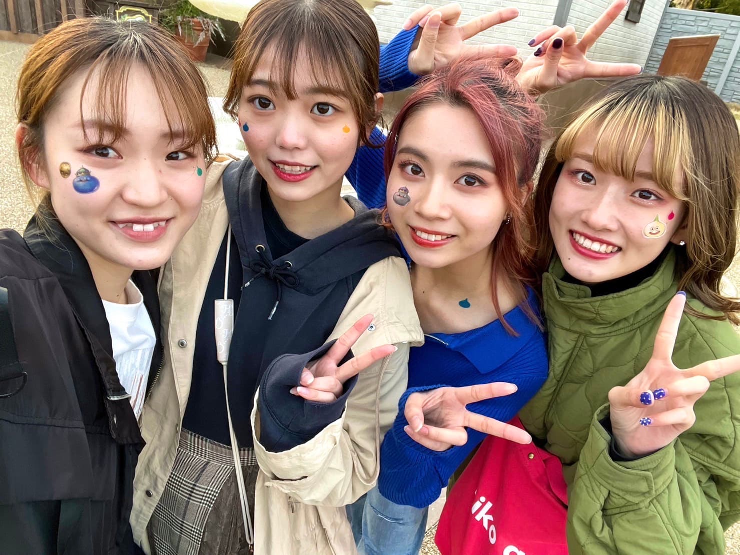 大切な友達とガールズトリップ!可愛い写真と思い出を残そう! #女子旅クエスト「春の思い出フェイスシール」明日、4月15日開始