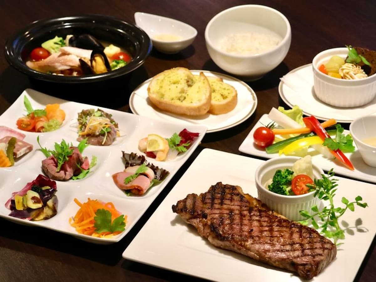 【開業5周年記念】蓼科の“愛犬と泊まれるホテル”が5大特典付プラン販売 お食事無料アップグレードや愛犬用おやつも|2025年7月~