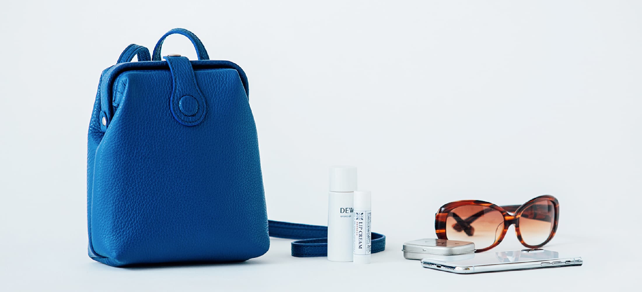 今や必須アイテム! 使いやすさで選びたい「大人のための上質なスマホショルダー」特集公開中。