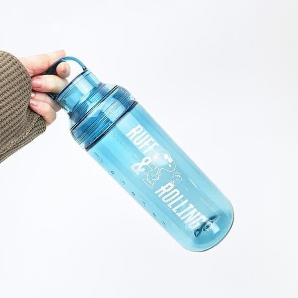 目盛りのロゴにキュン。スヌーピーのオシャレなクリアボトルで冬も水分補給を。