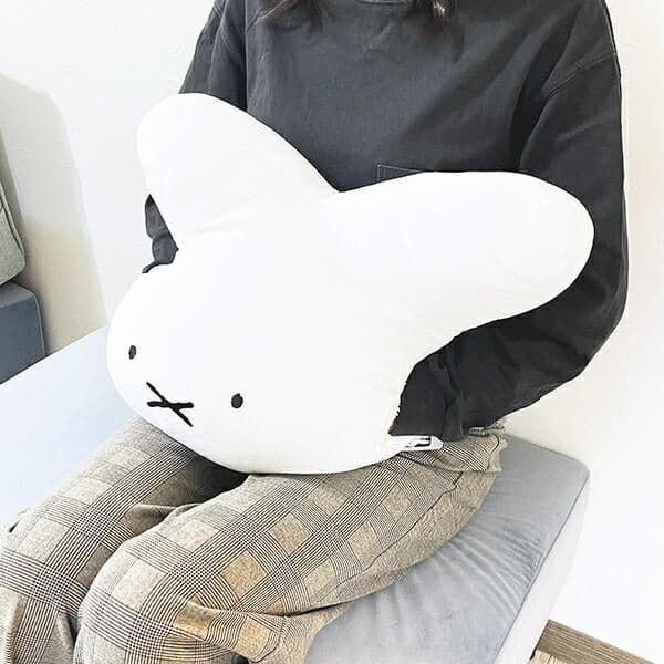 ミッフィー70周年にふさわしい「ナインチェ」デザインアイテム。初期のミッフィーの愛らしい姿に胸きゅんがとまりません。