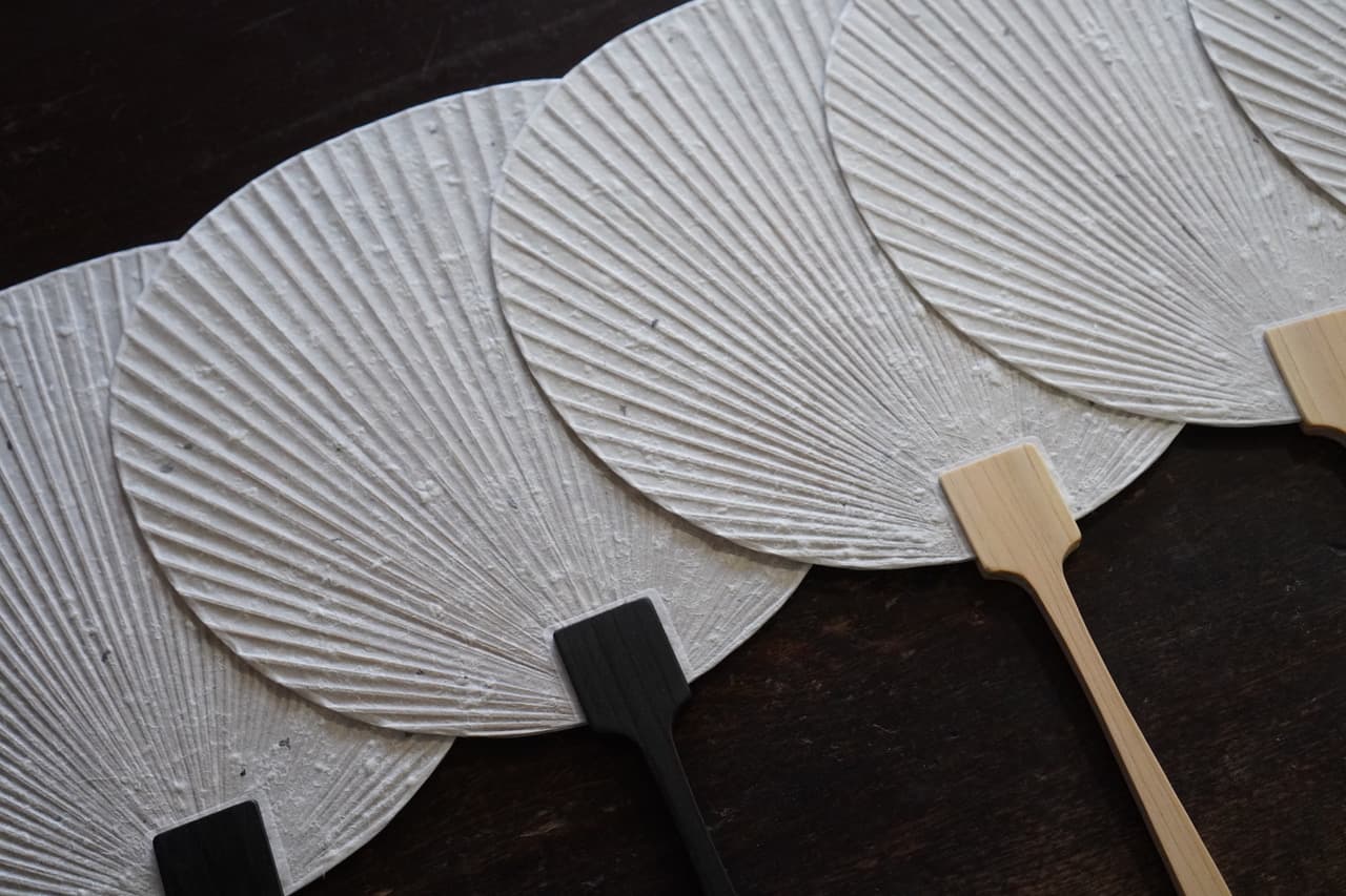 『PANECO® UCHIWA』衣類繊維廃棄物を日本の伝統工芸でアップサイクル・繊維リサイクル「PANECO®」&美濃和紙「有澤悠河」&京うちわ「蜂屋佑季」