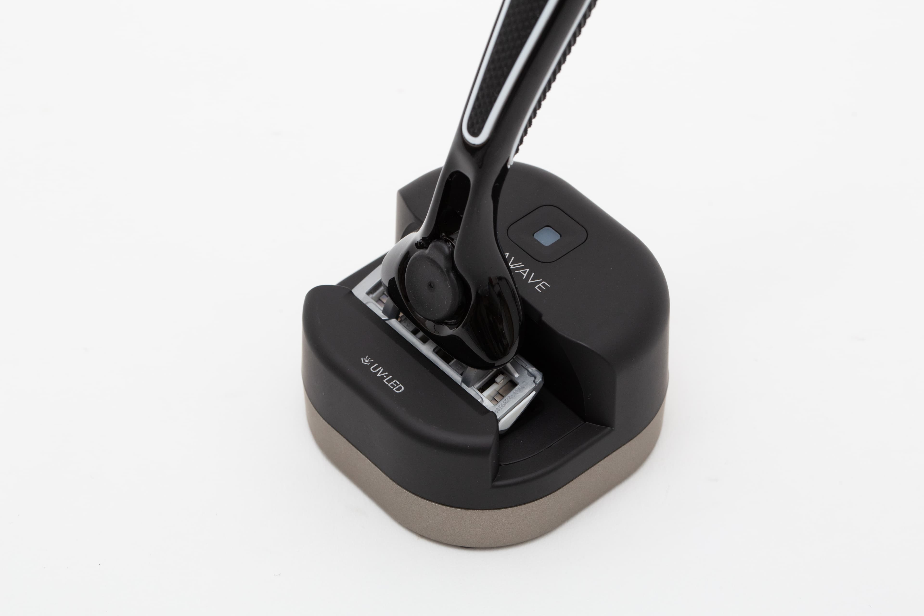 【新商品】髭剃りについた菌を99.9%除菌!シェーバー除菌スタンドを新発売致します。