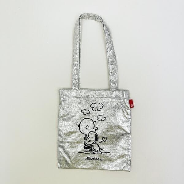 スヌーピー×ルートートはスタイリッシュで普段と違う雰囲気!クールなバッグが種類豊富にそろってます