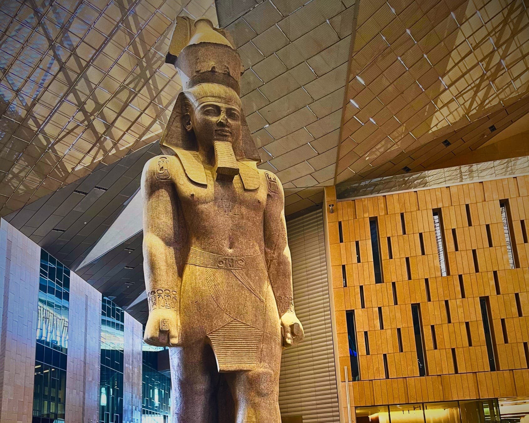 古代エジプトの全てがここに。2025年11月、大エジプト博物館 ついにグランドオープン!