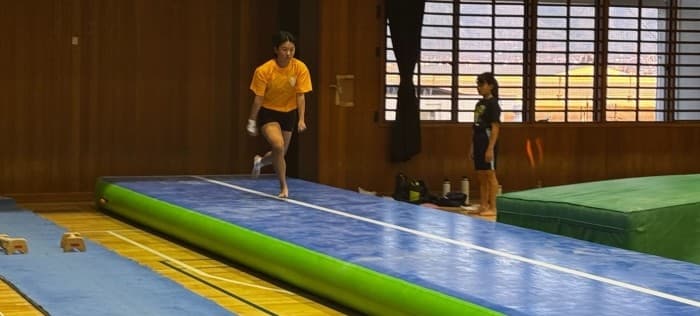 第31回世界年齢別トランポリン競技大会タンブリング部門 近大附属高校の綱嶋愛実選手が17~21歳の部 日本代表に選出