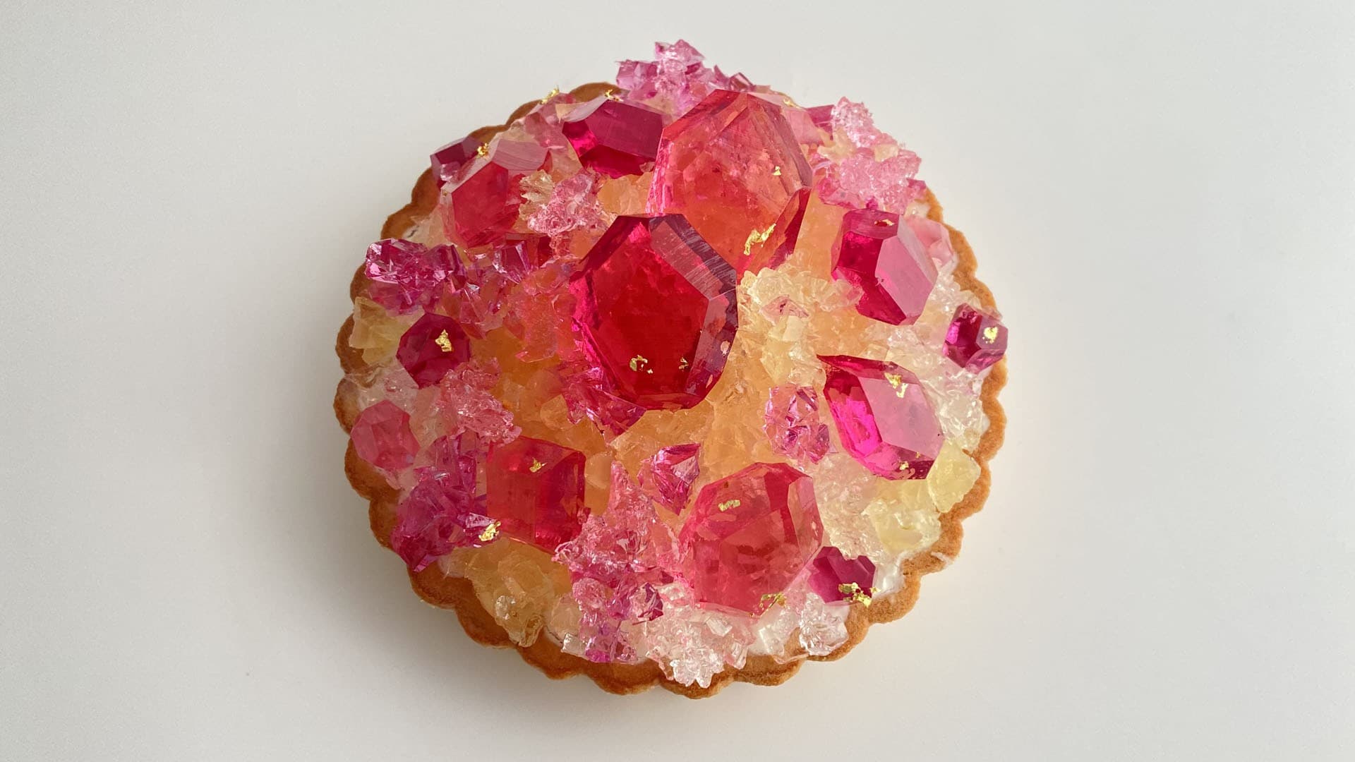 職人が切り出す宝石輝く幻の誕生石タルト!7月ルビーを6月23日より限定20台販売開始