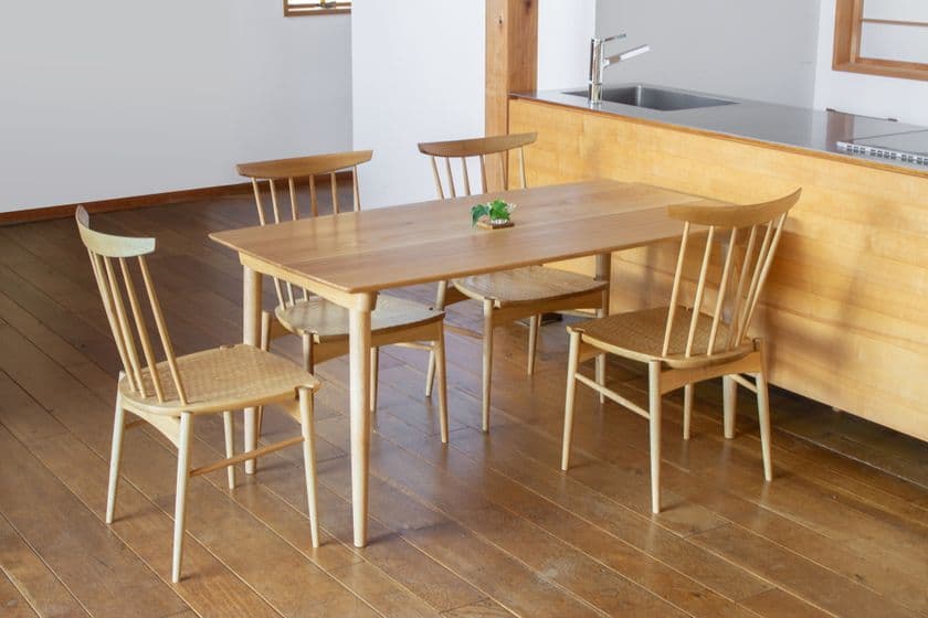 新作組み立て式ダイニングテーブル「Skrueテーブル」が
飛騨高山の木工房 オークヴィレッジから1月5日(火)に発売