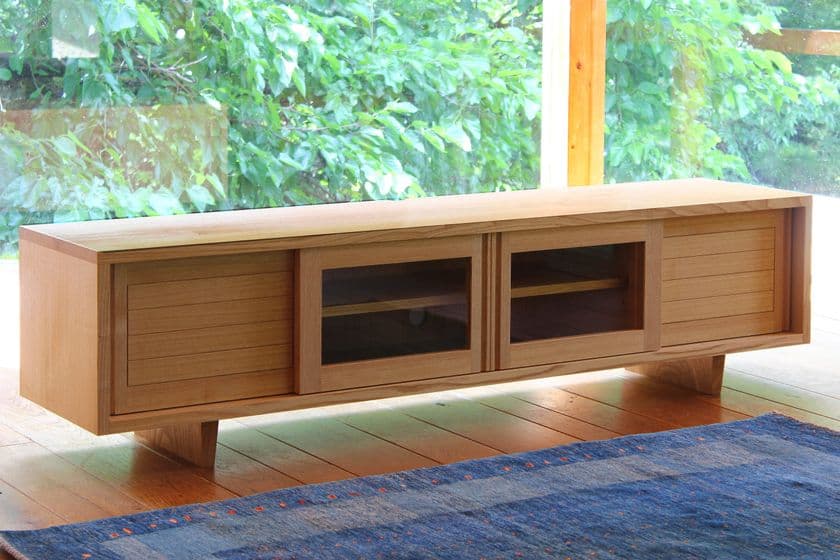 飛騨高山の木工房・オークヴィレッジ
新作『テレビボード』を2022年8月1日(月)に発売