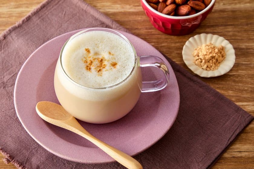 5月30日はアーモンドミルクの日
研究会オリジナル「至福のアーモンドミルク」で
アーモンドミルクを味わって!