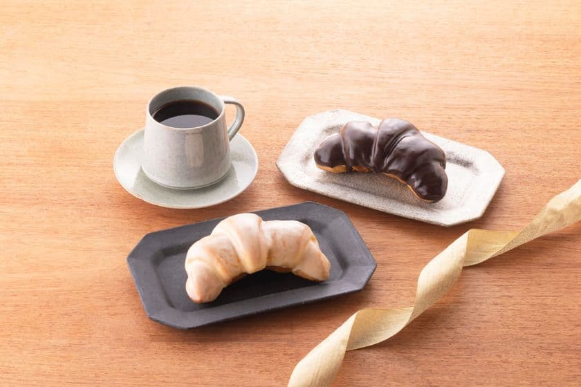 冬のご褒美にぴったり!チョコレートの濃厚な味わい
三日月型の贅沢スイーツパン2種が11/1から冬季限定発売!
