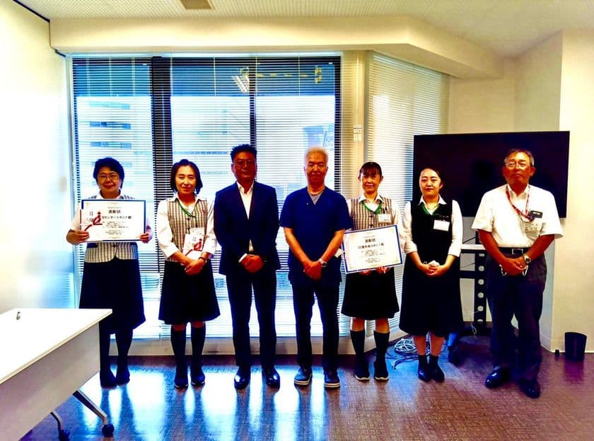 日本赤十字社 さいたま赤十字病院勤務の
委託社員チームが社長賞を受賞
待ち時間を短縮する患者満足度向上への取り組みが評価