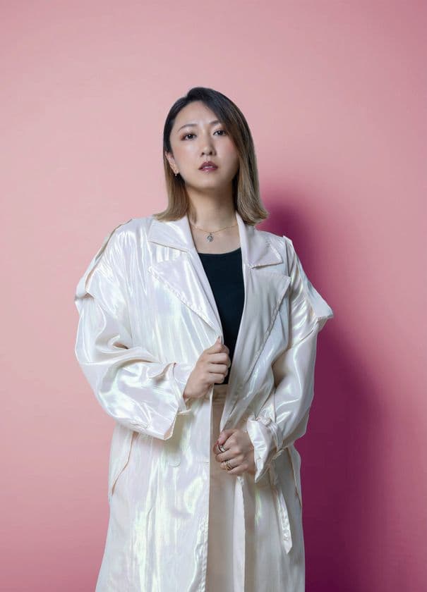 岡山県里庄町出身のシンガーソングライター 千里-chisato-、
県内唯一の英国教会で撮影した
新曲「Moonlight」のミュージックビデオを公開