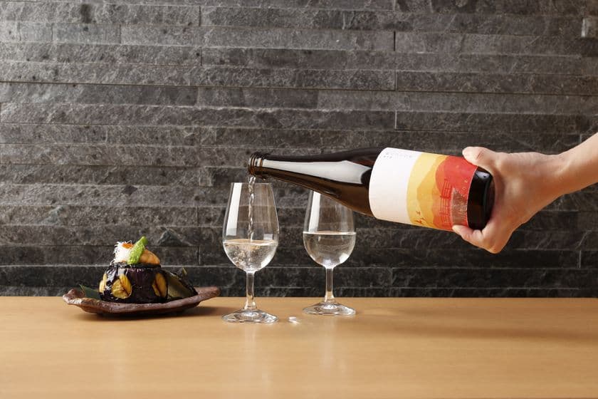 <新潟・たからやま醸造 四季シリーズ第三弾>
紅葉と夕暮れを盃に映す「たからやま 純米酒 秋のひとつ火」
9月2日(火)に蔵出し