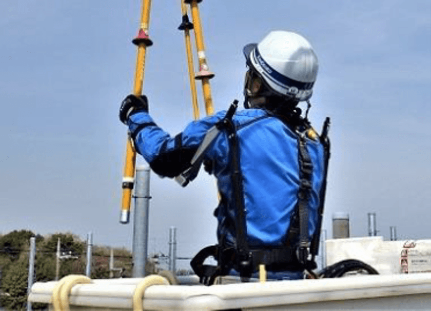 独自の「複合動作」アシスト技術で配電工事の現場革新を推進
ダイドー、関電工・ニシヤマと複合動作アシストスーツを開発