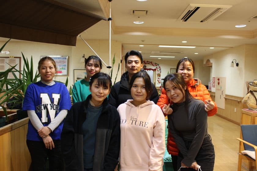 長野県補助事業 外国人介護職員研修【受講料無料】
受け入れ側職員向け・働く外国人職員向け
各2日間オンラインにて開催