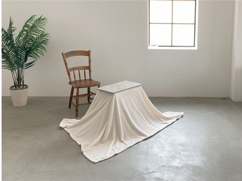 ワンルームの救世主!おひとり様サイズで収納に困らない
ちいさなこたつ「ラテ」に
新色ホワイトマーブルが登場!10月中旬に発売