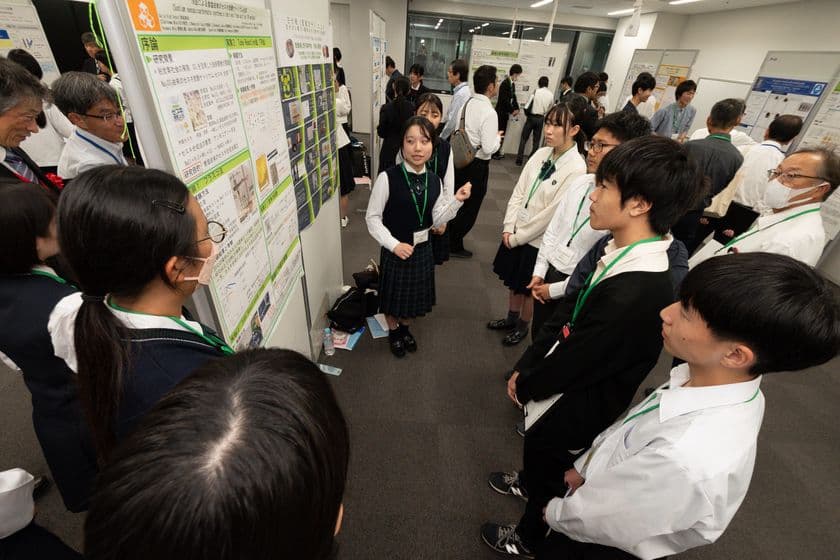 第20回高校化学グランドコンテスト最終選考会を
10月25日(土)、26日(日)に開催 
過去最高の国内外から115チームが参加 
上位入賞チームを海外に派遣