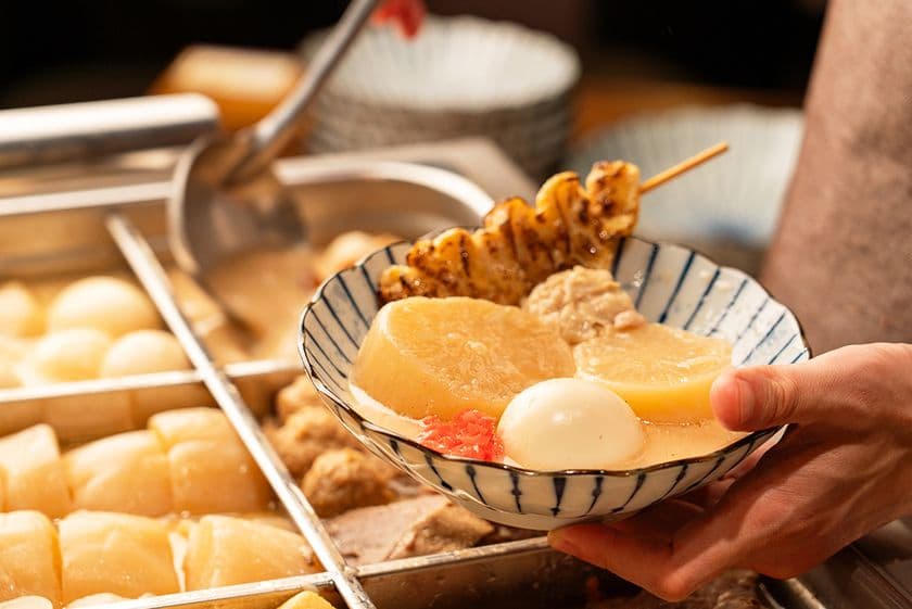 【新感覚】卓上でつくる本格もつ煮込みと
こだわりおでんが楽しめる!
名古屋栄に新業態『九州豚骨おでんと卓上もつ煮込み
おすすめ屋』がニューオープン!