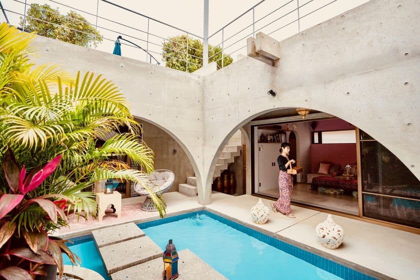 沖縄発“更年期ツーリズム”誕生
40代からの人生を美しくデザインする、
ラグジュアリーウェルネスステイ