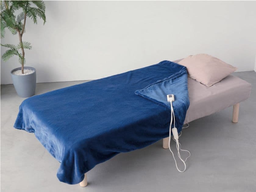 極上シルキータッチで「足ポカ快眠」を実現!
「プレミアムフェイクファー電気毛布」にネイビーが新登場