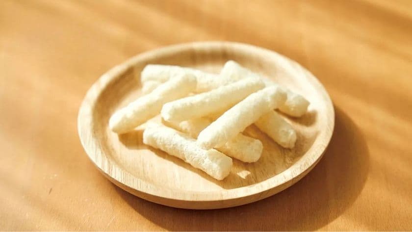 5秒に1個売れている*ベビーせんべいに待望の新味登場
子どもに不足しがちな鉄やカルシウムを補う
【くちどけおこめぼーひじきのり・しらすおかか】を
11月上旬より発売