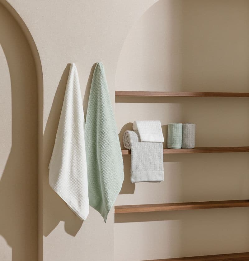 南国ヴィラの心地よさを日常に。
ホテルシリーズ最新作、今治タオル「ヴィラスイート」を発売!