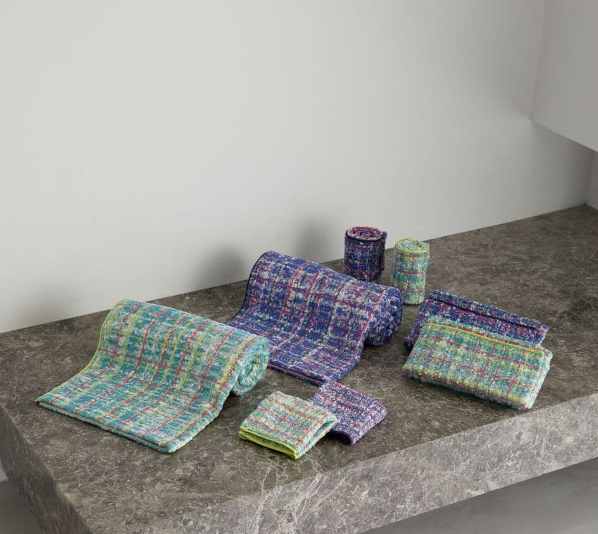 伝統技術×多彩な素材とデザインの新作今治タオル
創業65年以上の老舗メーカーからリリース
選ぶ楽しさが広がる多彩なラインアップ