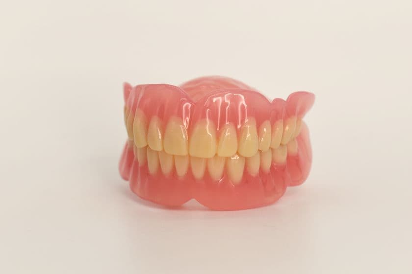 日本初、3Dプリンターで作製する義歯用材料が保険適用を取得
~年間約18万人が総入れ歯を作製。
義歯需要とその供給課題への貢献に期待~