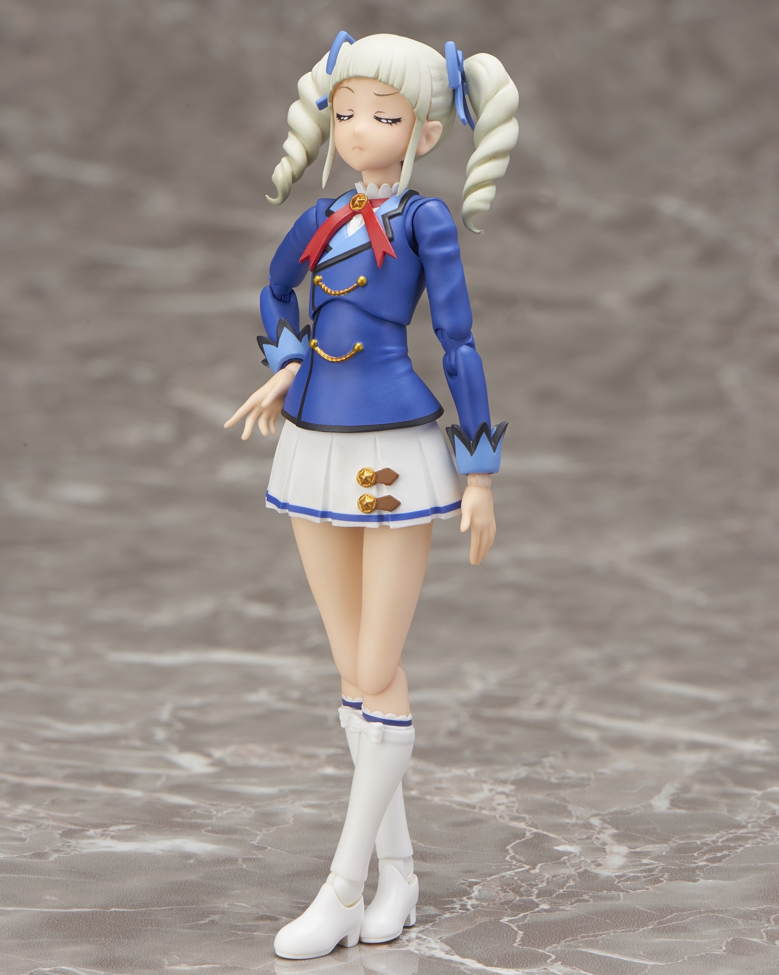 アニメ「アイカツ!」の「藤堂ユリカ」を冬制服ver.でフィギュア化