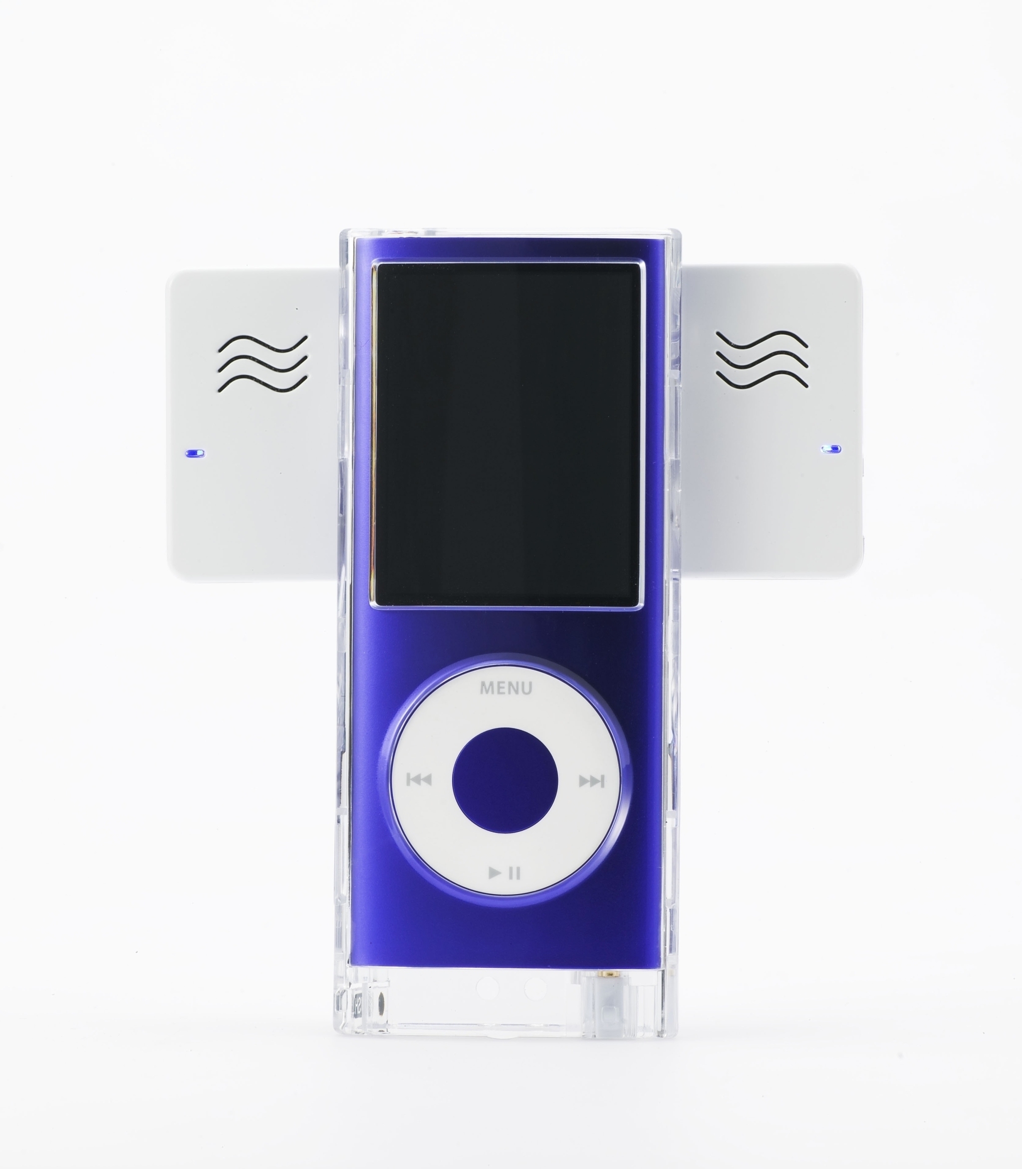 BLUEDOT、iPod nano 第4世代用のクリアケース一体型アンプ搭載ステレオ