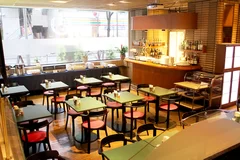 Cafe＆Bar Colt店内　朝