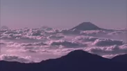 南アルプス縦走2日目朝、富士見平からのぞむ夜明けの富士山
