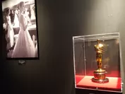 映画「喝采」で受賞したオスカー像の実物