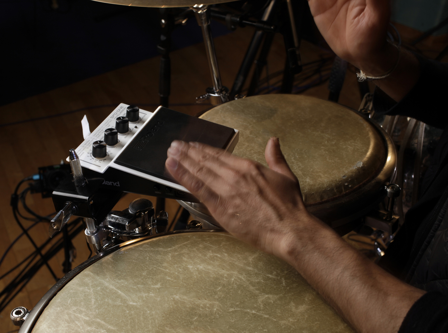 エレクトロニック・ドラムや世界中の打楽器の音色を手軽に演奏できる 