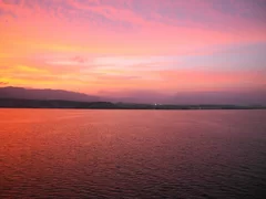 茜色に染まるびわ湖の夕景