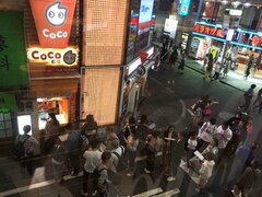 渋谷センター街店の行列