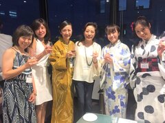 国内外で活動する「SAKE女の会」のイベント風景1