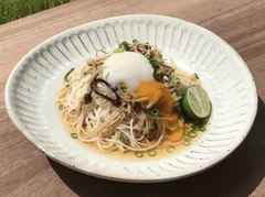 低糖質麺：調理例2(きのこと温玉のぶっかけうどん風)