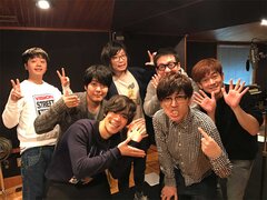 櫻井孝宏さん：写真前列右　　　