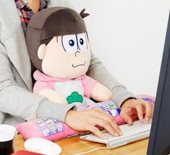 おそ松 さん pc クッション 販売