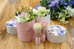 「熊野筆」とアーティフィシャルフラワーとのセット商品「JARDIN de BEAUTE」